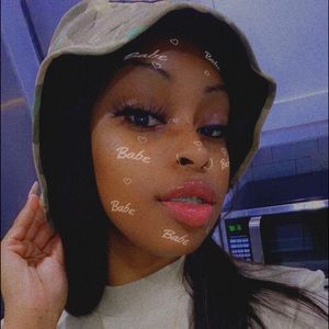 Meet your Posher, Ayesha